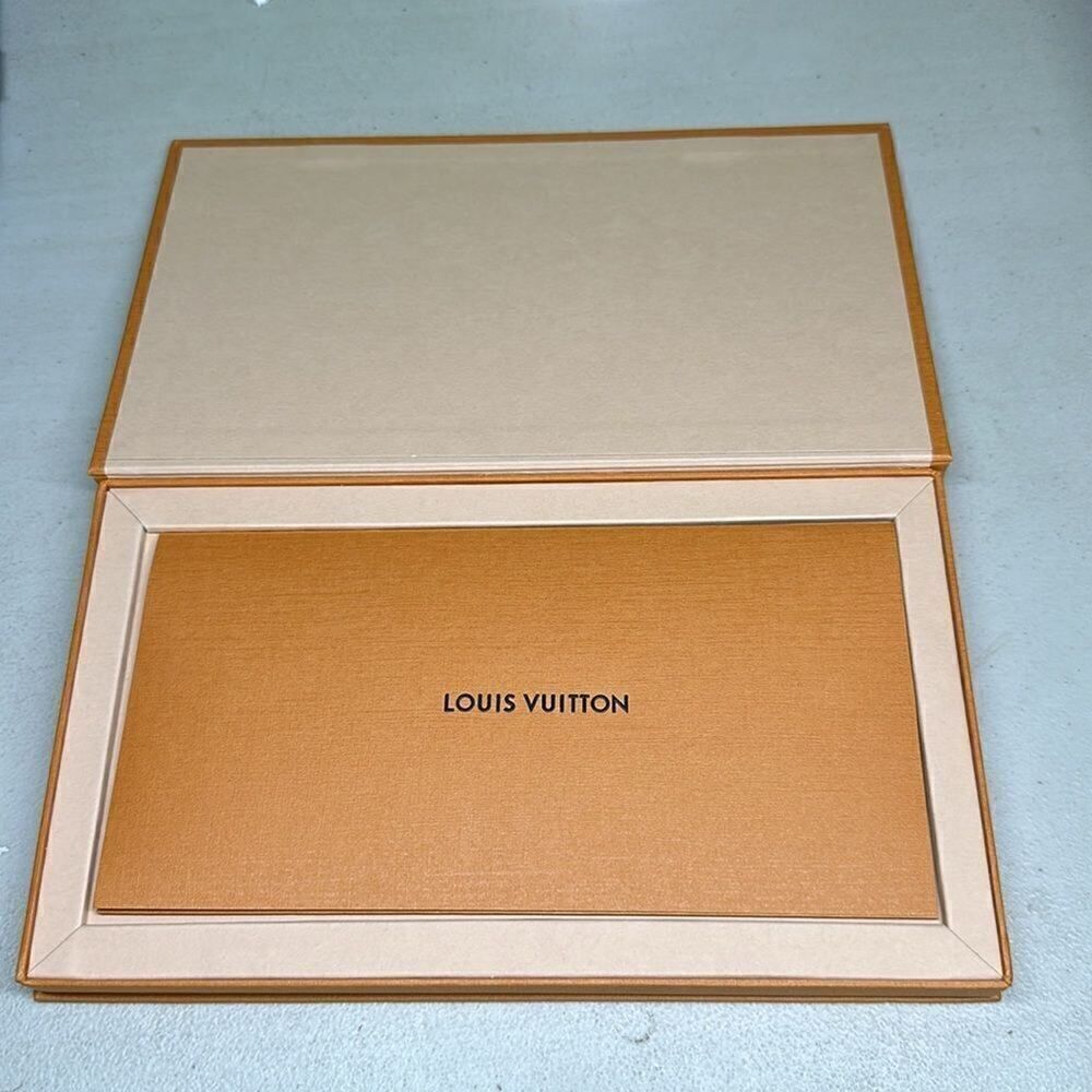Louis Vuitton Gift Card Box. Empty. Comes with envelopes.  Magnetic closure Auth